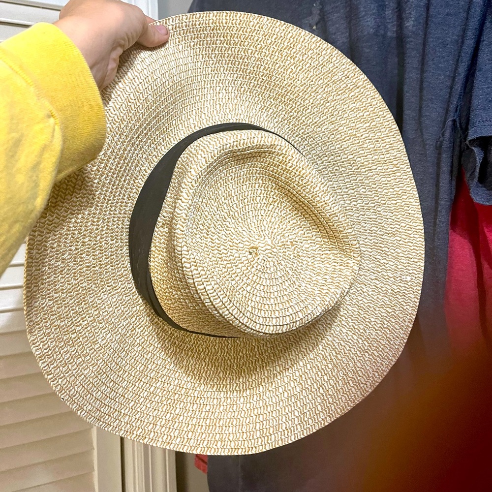 Womens beach/lake fashion hat ONE SIZE LIKE NEW